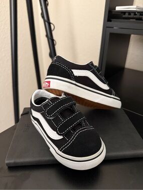 Vans Kids Black and White Velcro Old Skool Sneakers